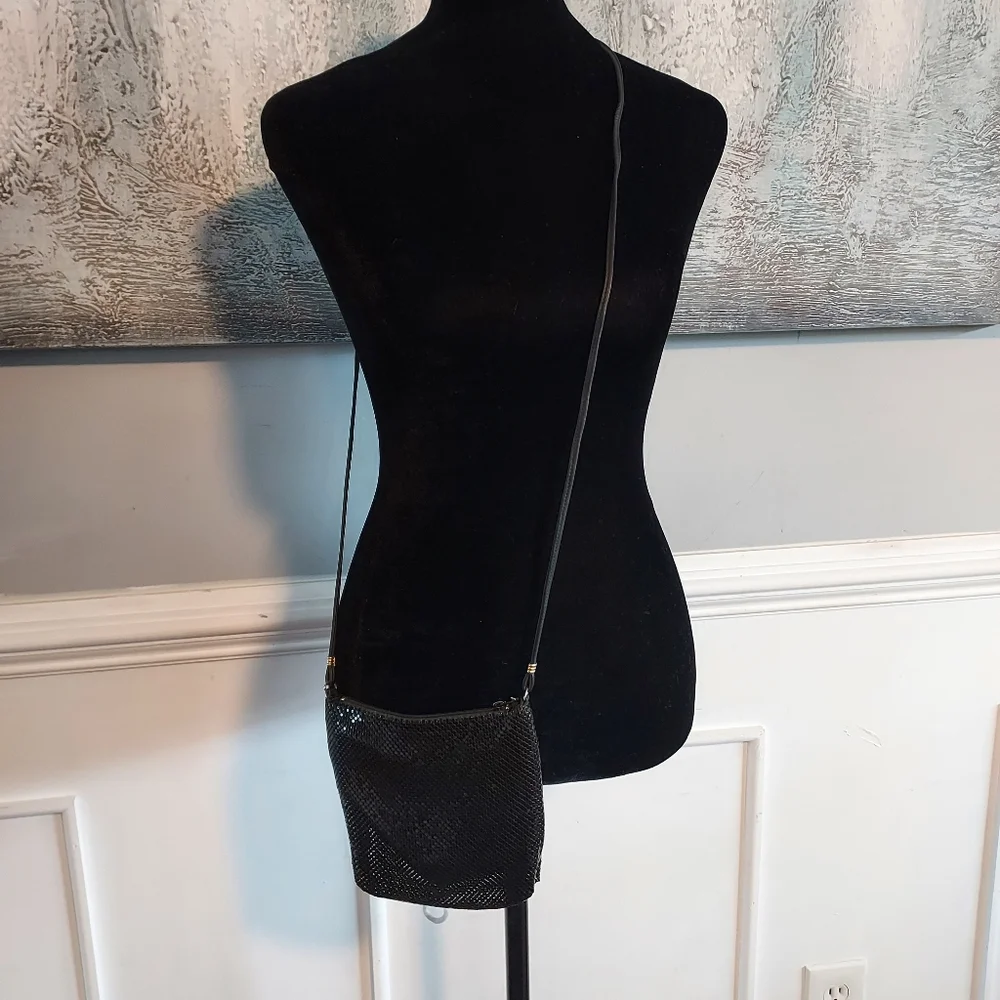 Whiting & Davis Black Shoulder Mesh Bag Texture and Compact Size_5
